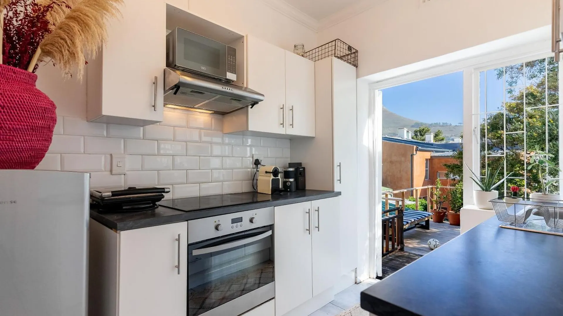 Modernized Victorian House, Full Mountain View Apartment Cape Town