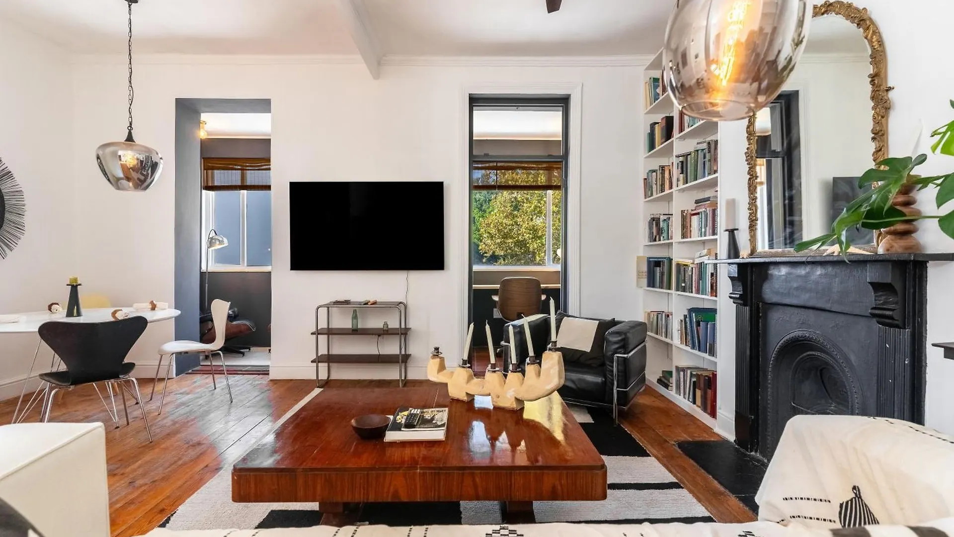 Modernized Victorian House, Full Mountain View Apartment Cape Town 0*,  South Africa